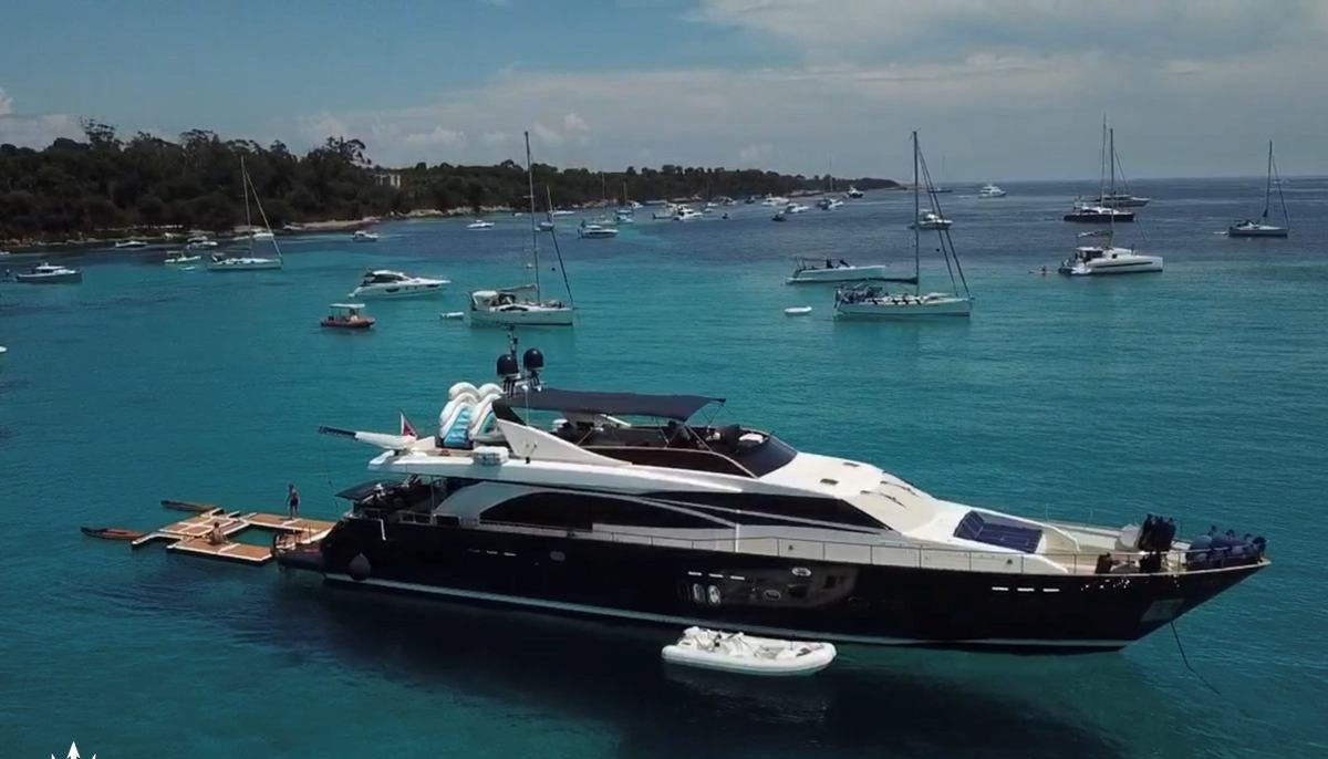 LADY AMANDA yacht charter 2