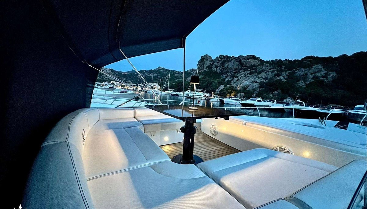 THYKE II yacht charter 4