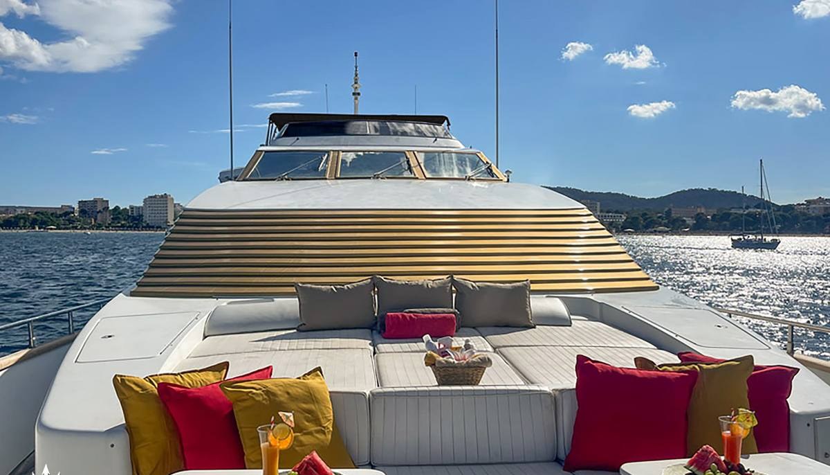 BLUE GOLD yacht charter 3