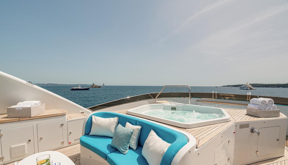 BANG! yacht charter 3