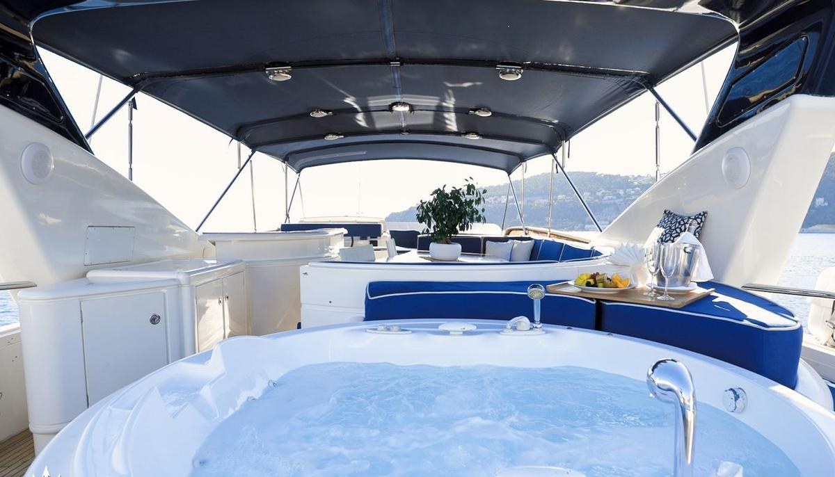 LADY AMANDA yacht charter 4