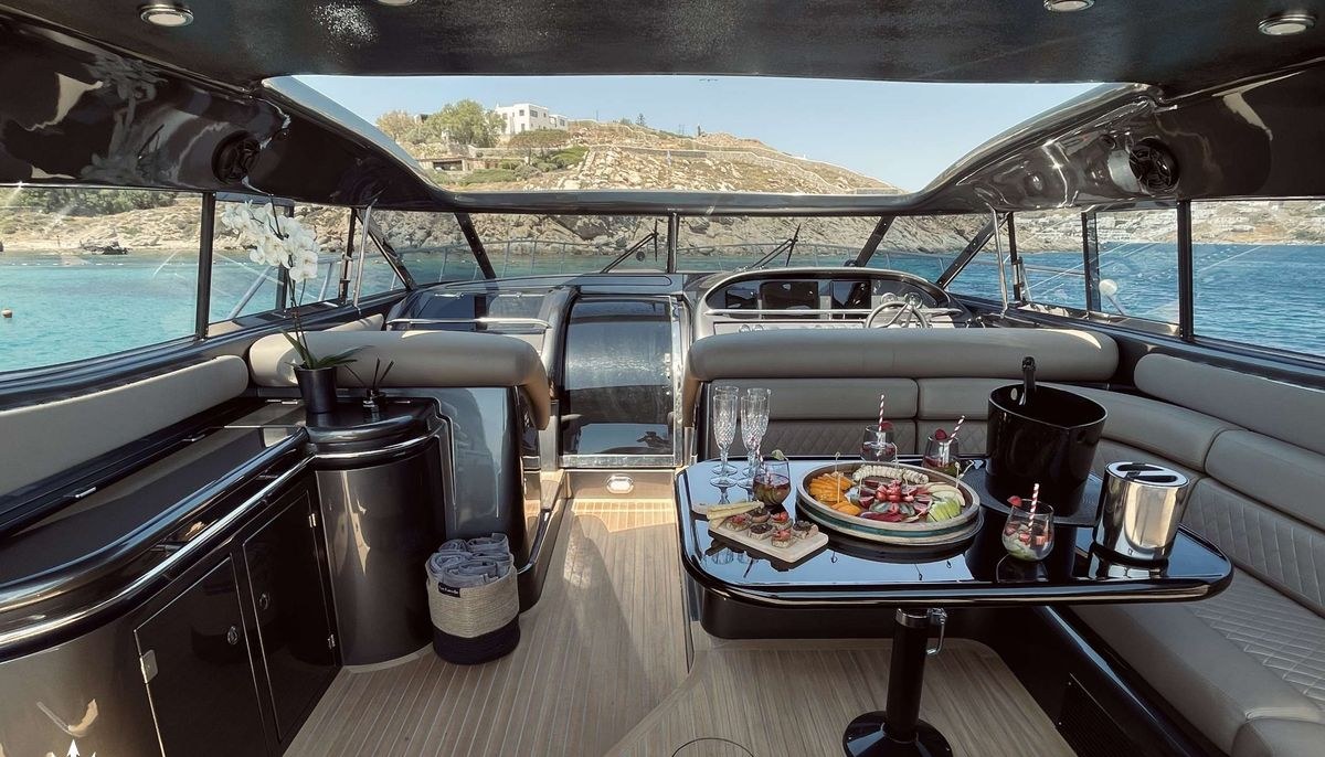 007 yacht charter 3
