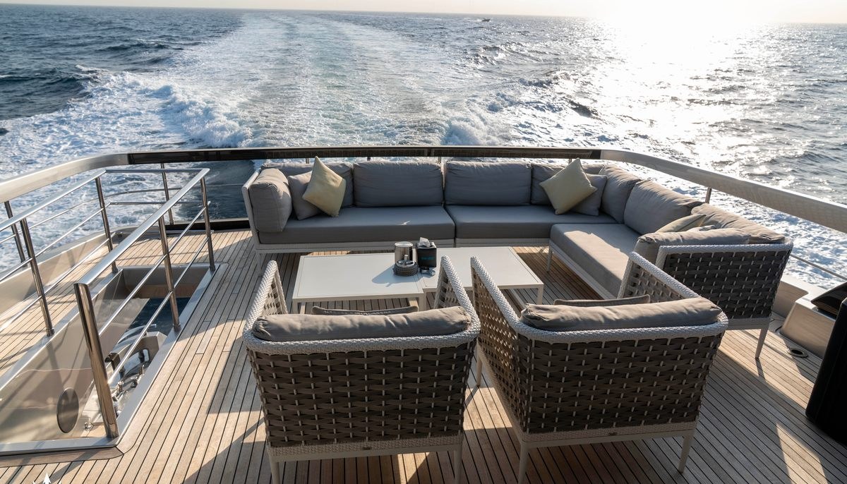 DARK HORSE yacht charter 4