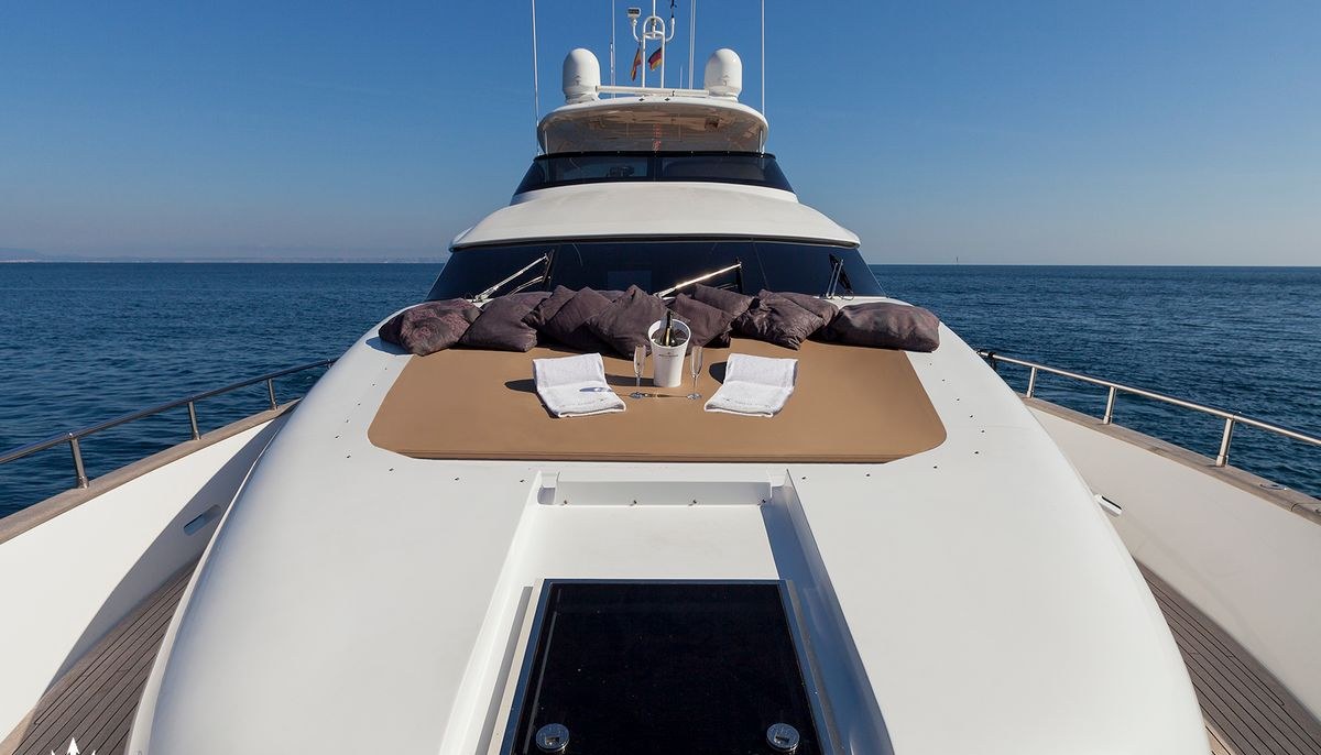 QUO VADIS yacht charter 3