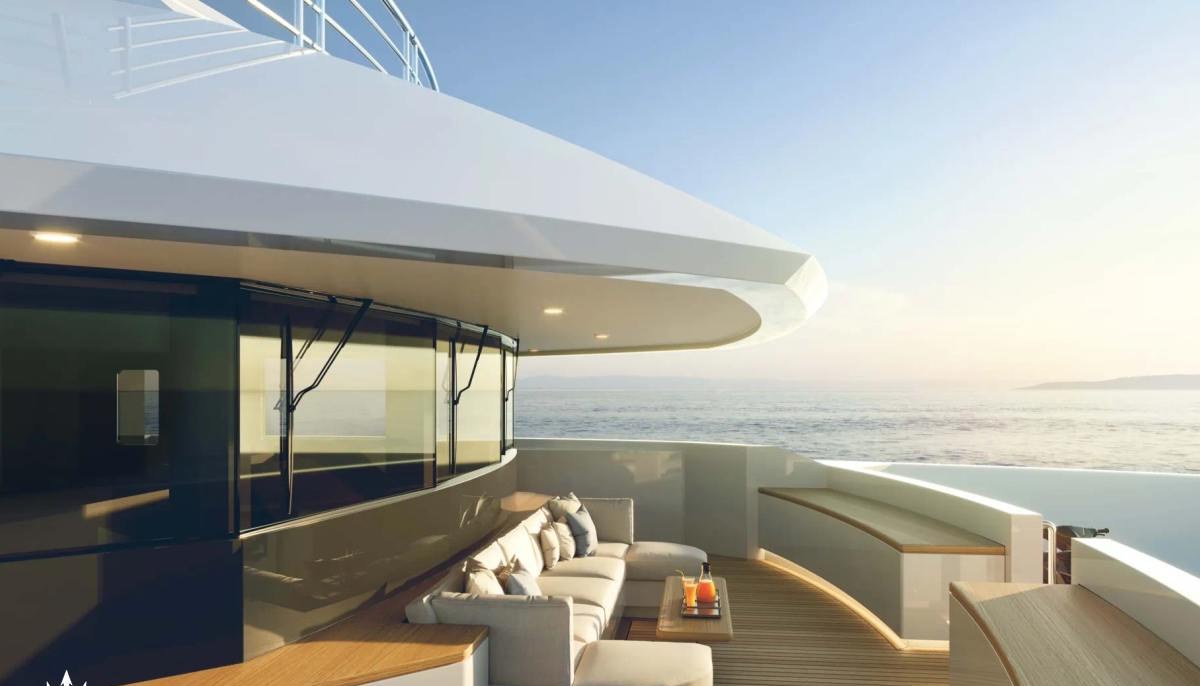 QU2 yacht charter 3