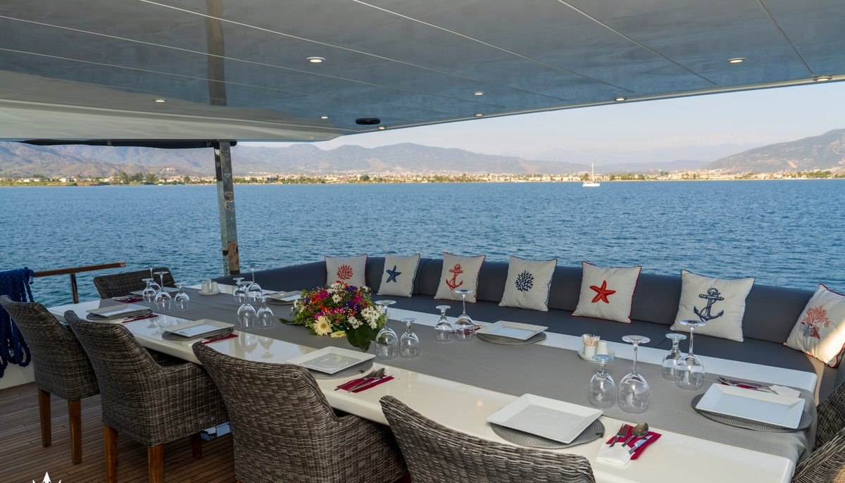 ALBATROS EXPLORER yacht charter 5