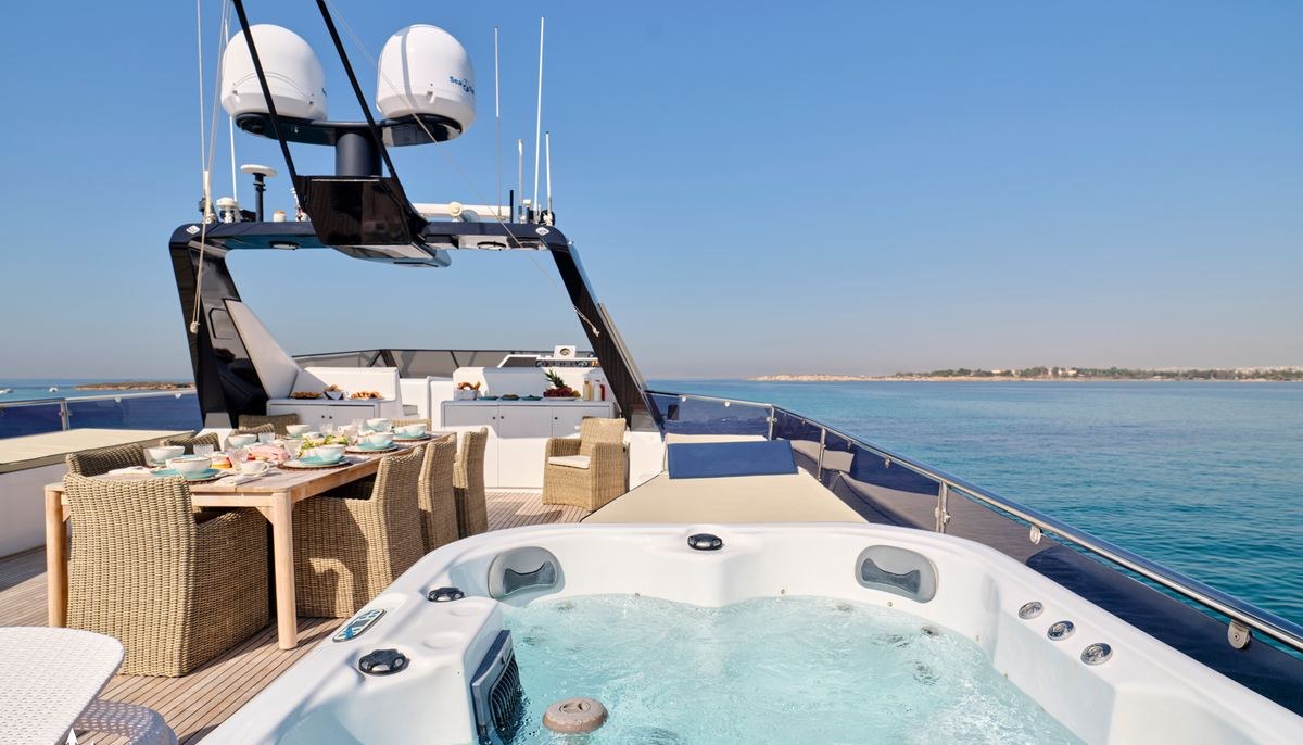 LADY RINA yacht charter 4