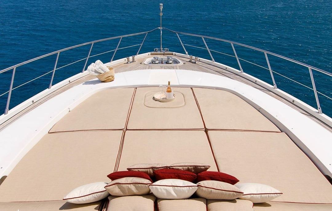 LITTLE ZOE yacht charter 3
