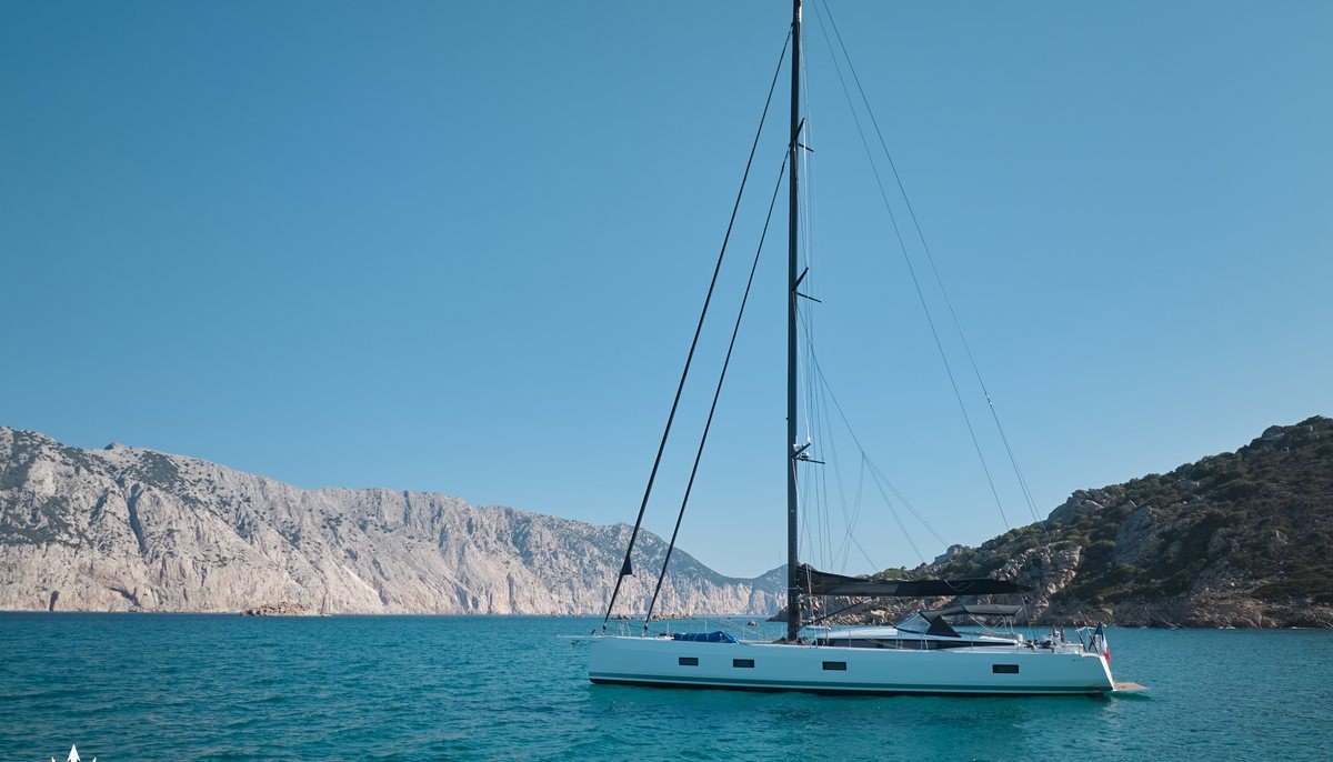 AMURI yacht charter 2