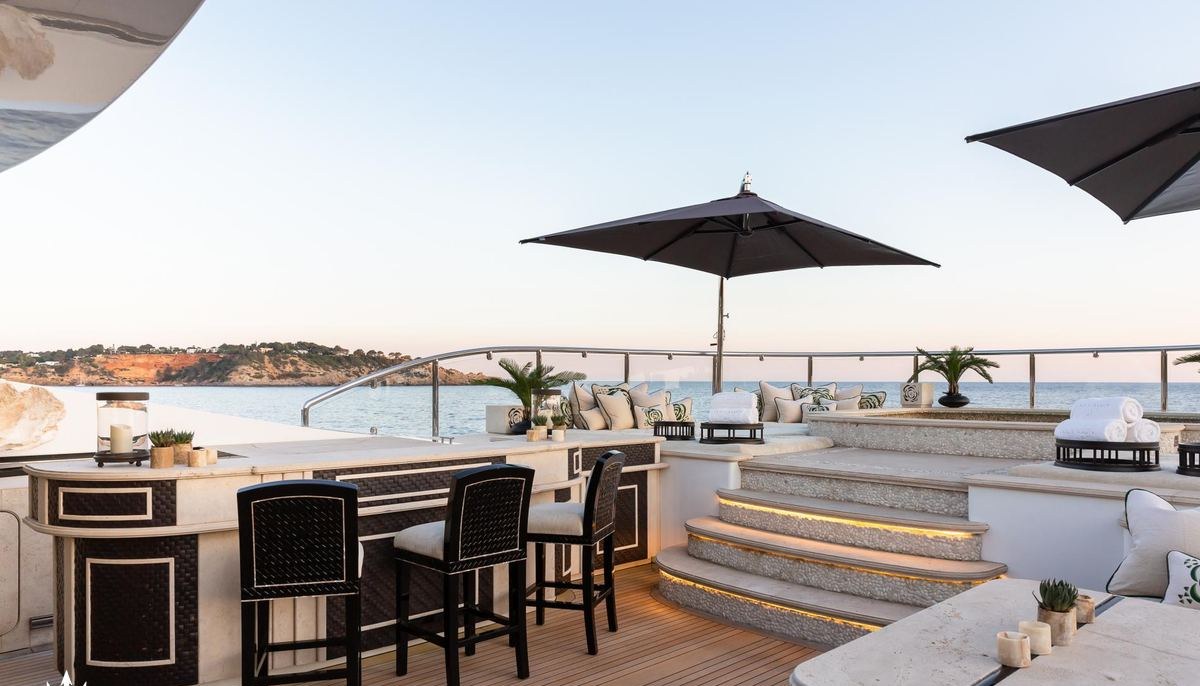 ILLUSION V yacht charter 3