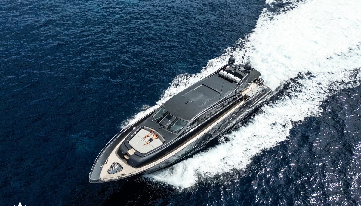 DARK KNIGHT yacht charter 4