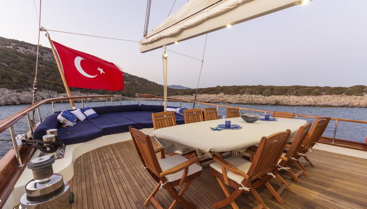 BABYLON yacht charter 5