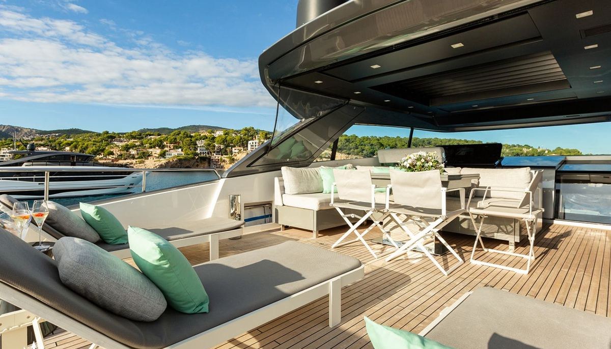 CLOUD IX yacht charter 4