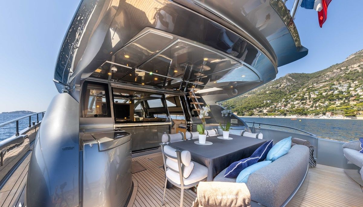 SILVER BREEZE yacht charter 5