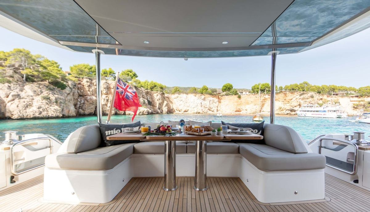 MIO BARCO yacht charter 5