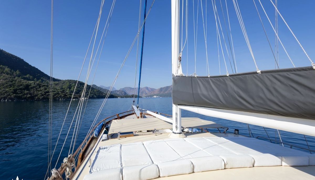 OXYZEN yacht charter 3