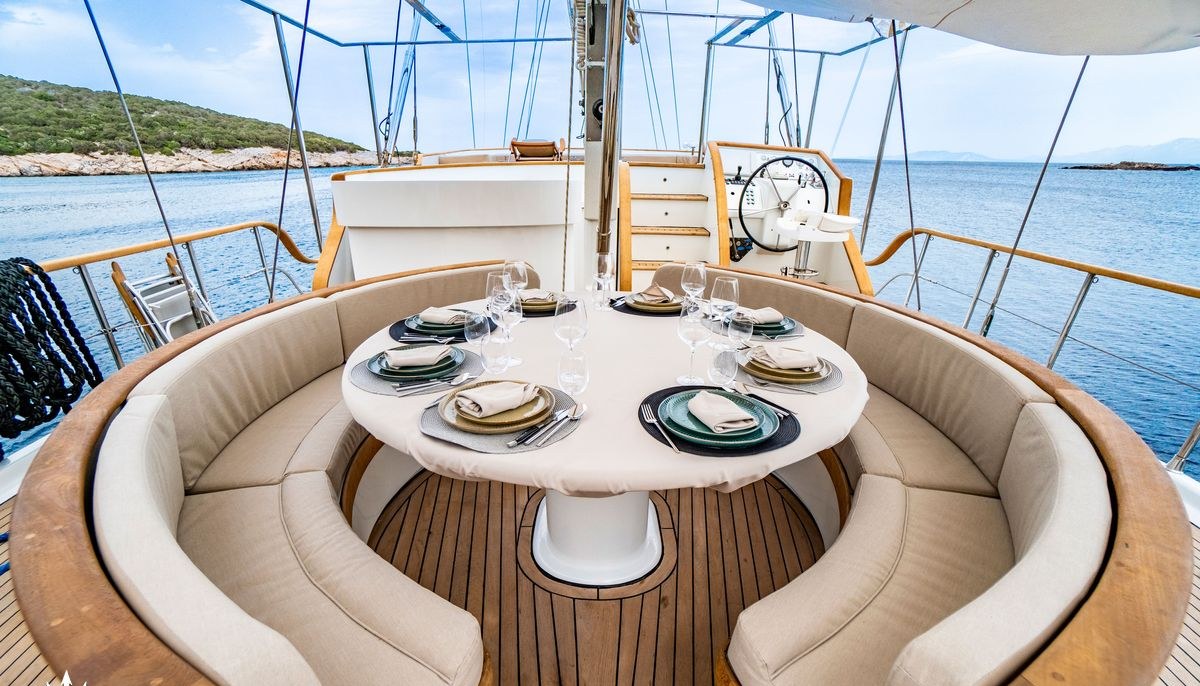 LUJA yacht charter 5