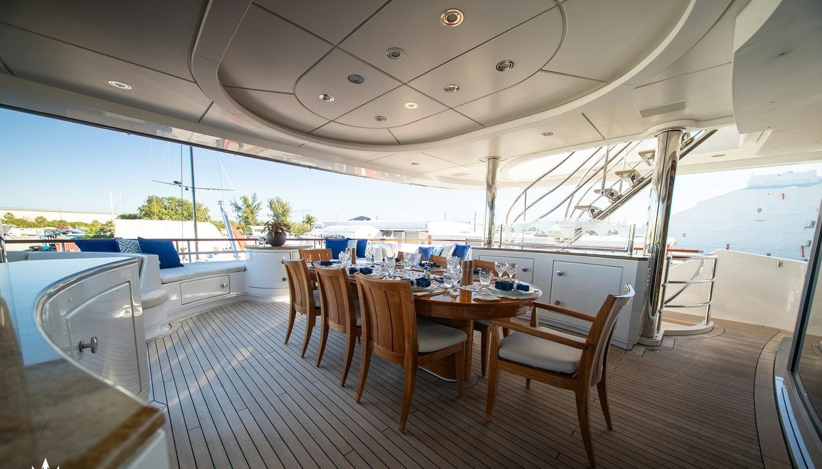 LUDZIE yacht charter 5