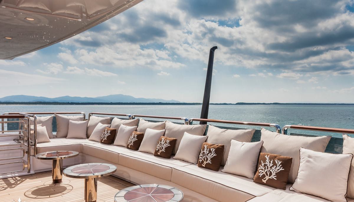 PARILLION yacht charter 5