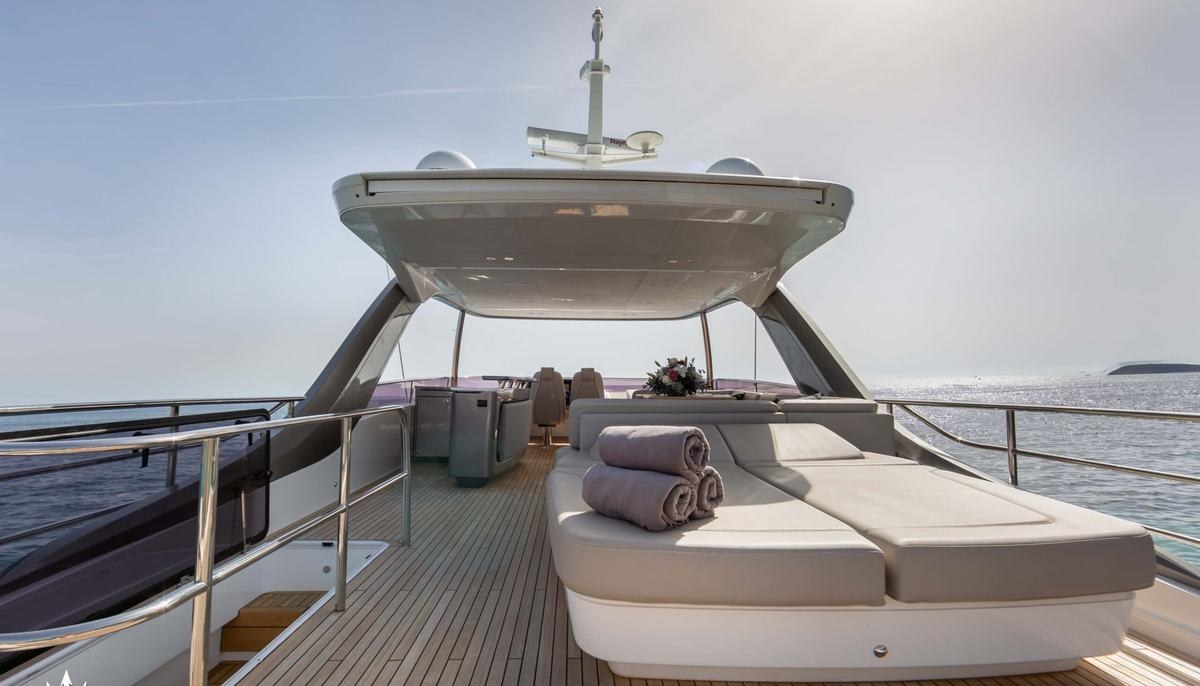 MIO BARCO yacht charter 4