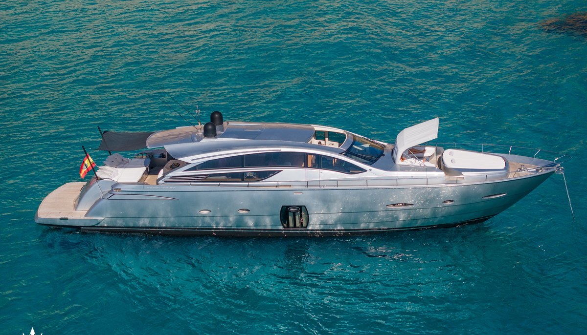 WAHOO yacht charter 2