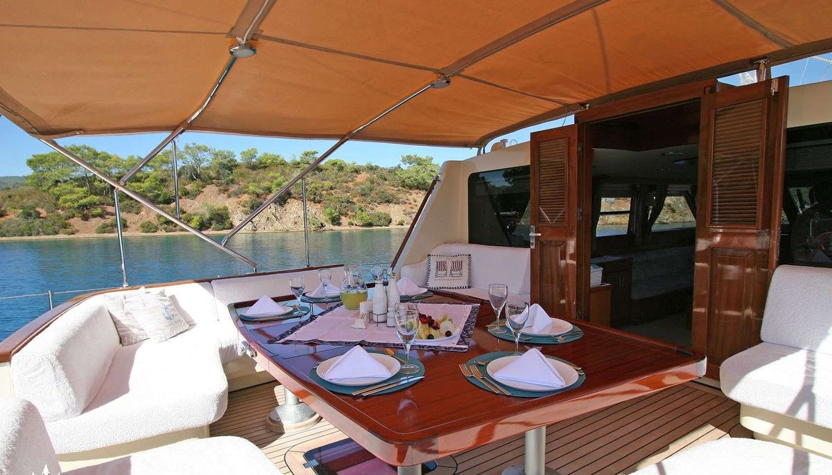 TANGO CHARLIE yacht charter 5