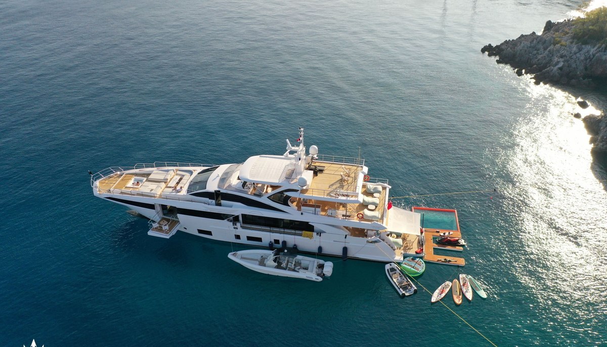 LOVE T yacht charter 2