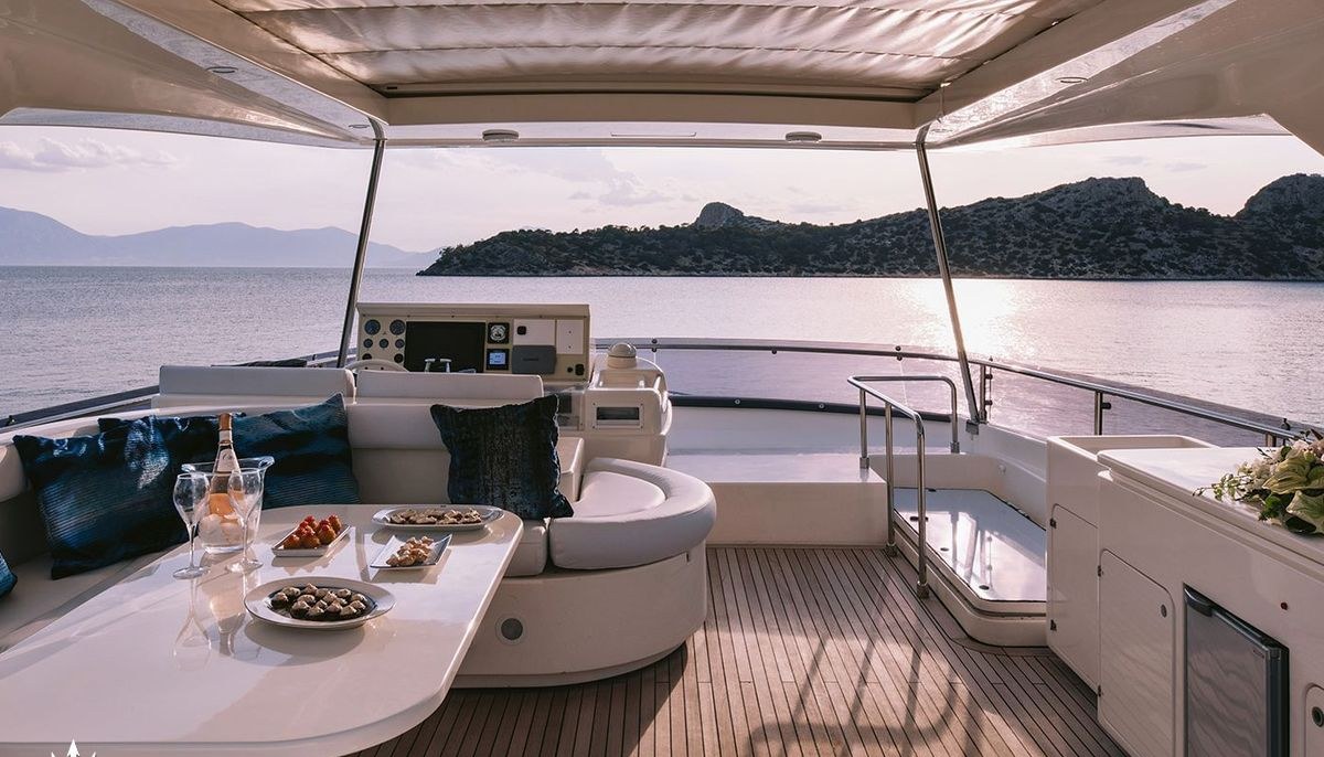 MAYBE NOT yacht charter 4