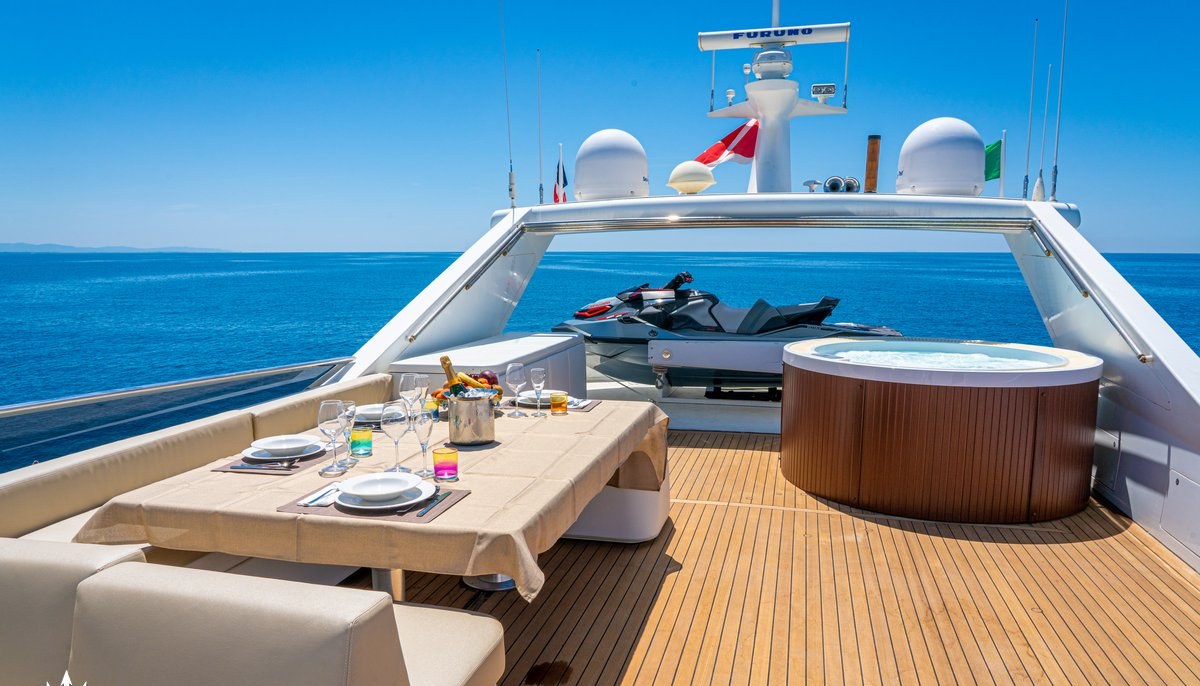 MAESTRALE yacht charter 5