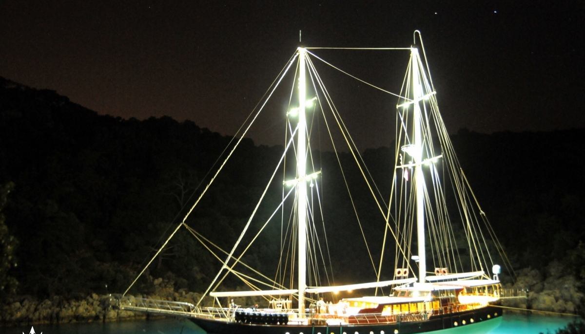 LET'S DANCE yacht charter 3