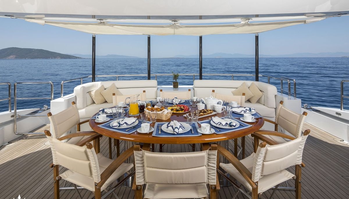L'EQUINOX yacht charter 5