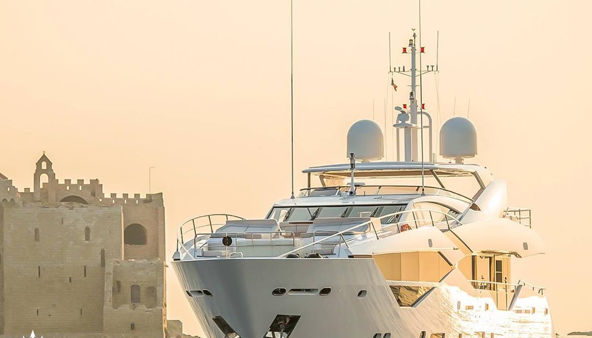 LEGENDE yacht charter 3