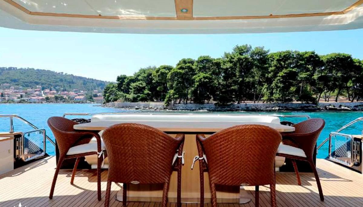 888 yacht charter 5