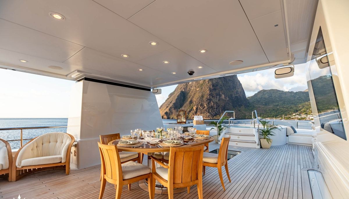 HARLE yacht charter 5