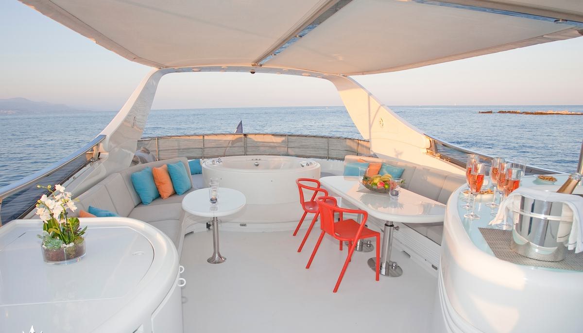COCA VI yacht charter 5