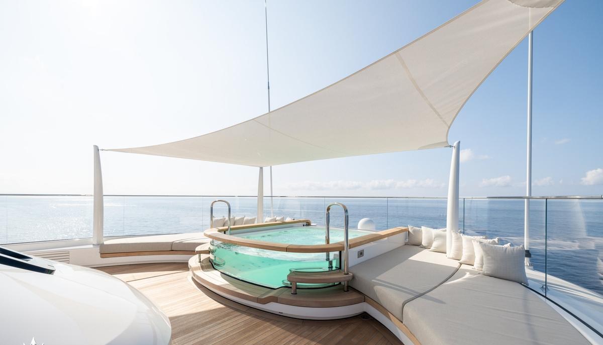ALVIA yacht charter 3
