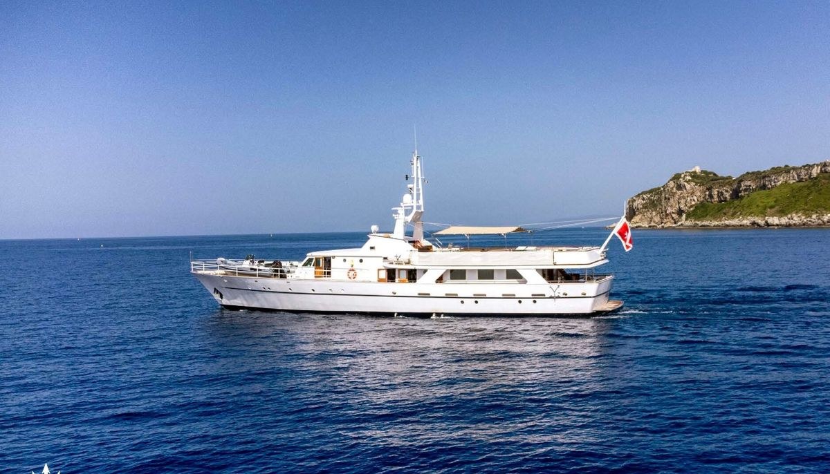 SHAHA yacht charter 2