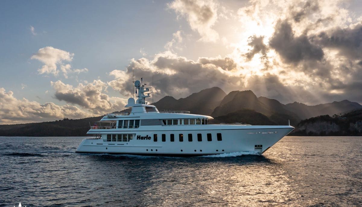HARLE yacht charter 2