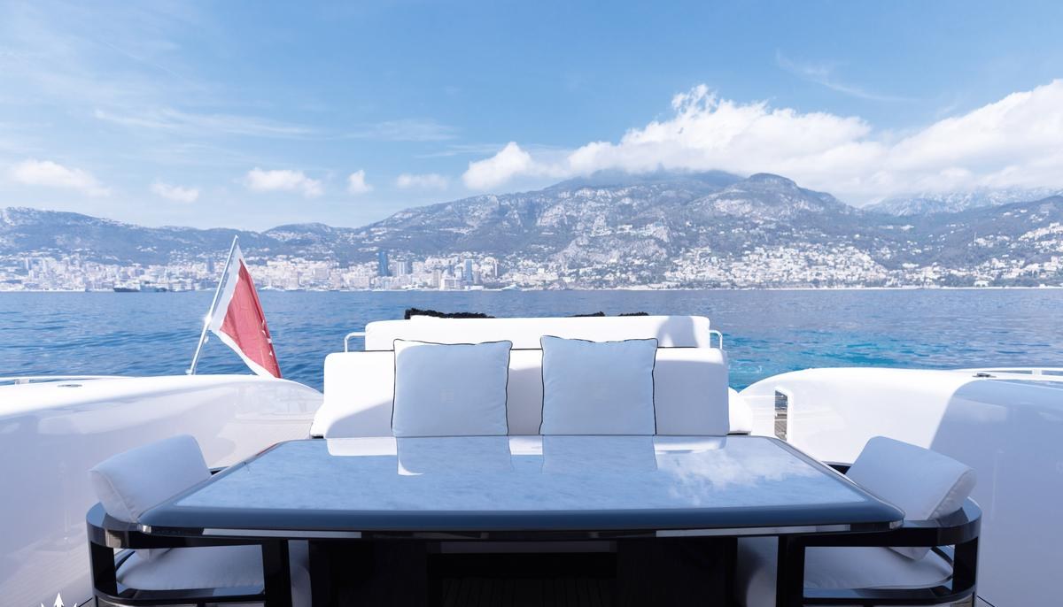 1K yacht charter 4