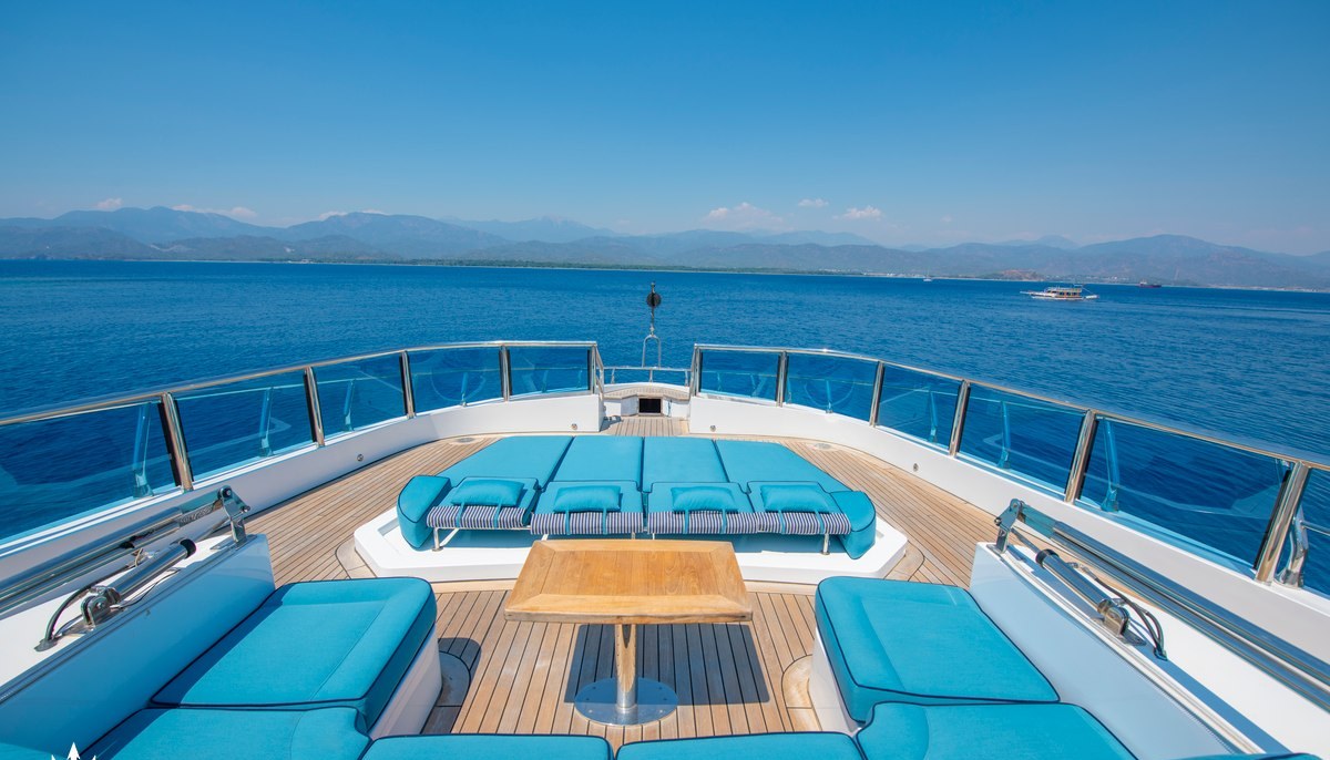 DESTINY yacht charter 3