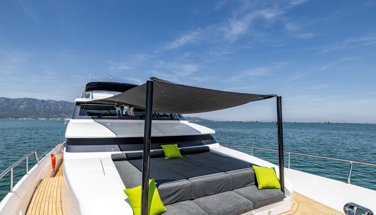 CAMENA II yacht charter 3
