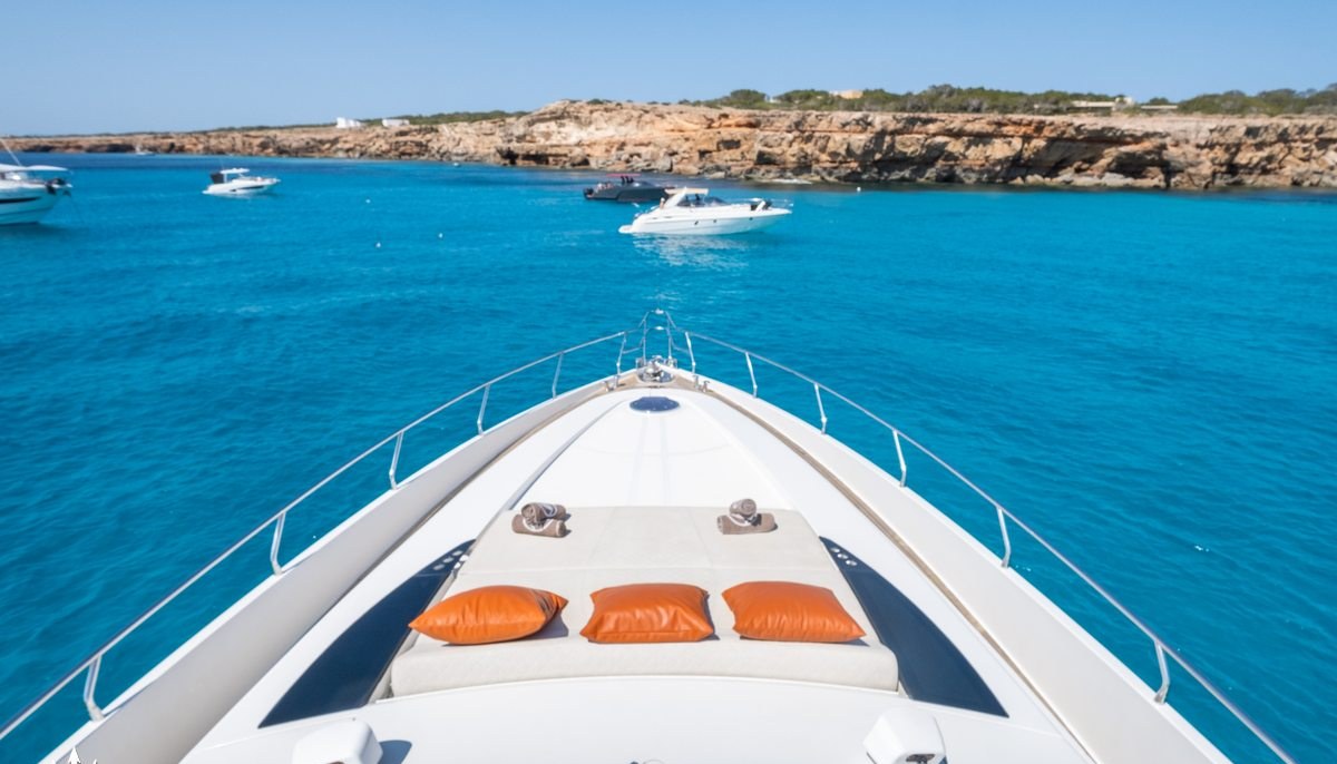 FUNKY TOWN yacht charter 3