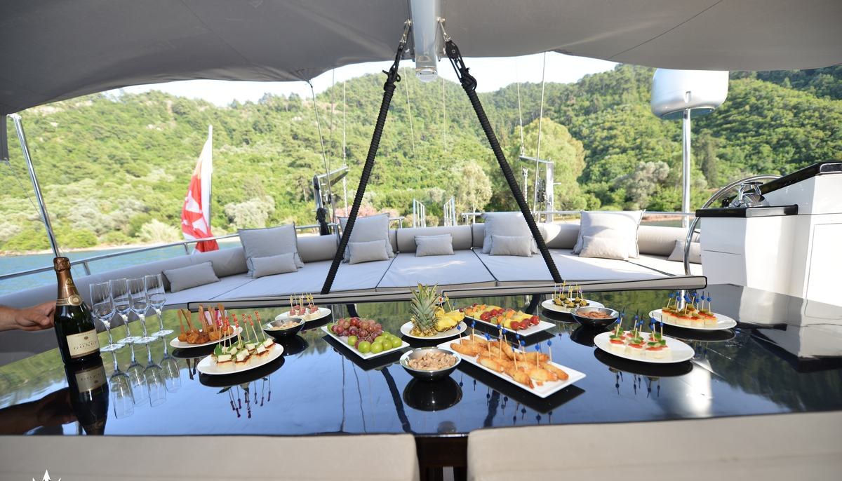 WHITE SOUL yacht charter 5