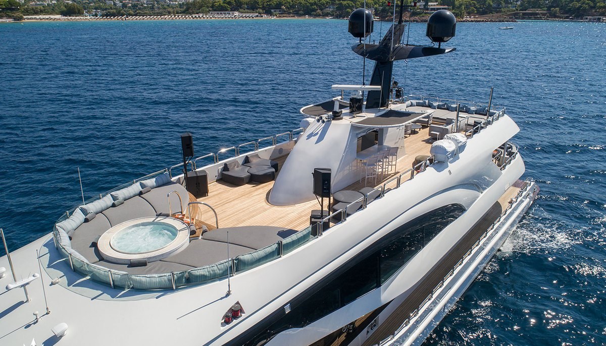 HALLO yacht charter 3