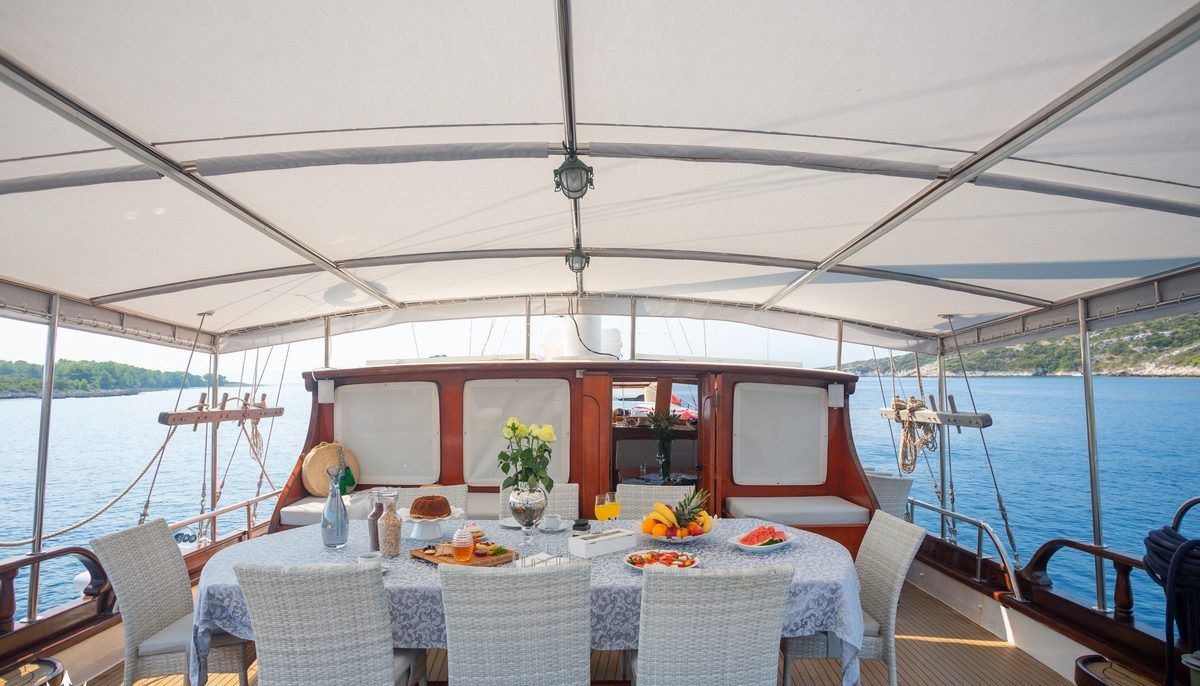 BONAVENTURA yacht charter 5