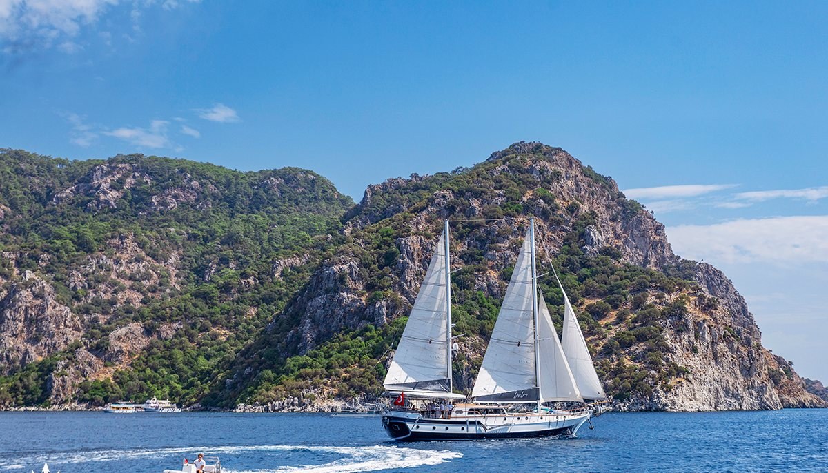 DERYA DENIZ yacht charter 4