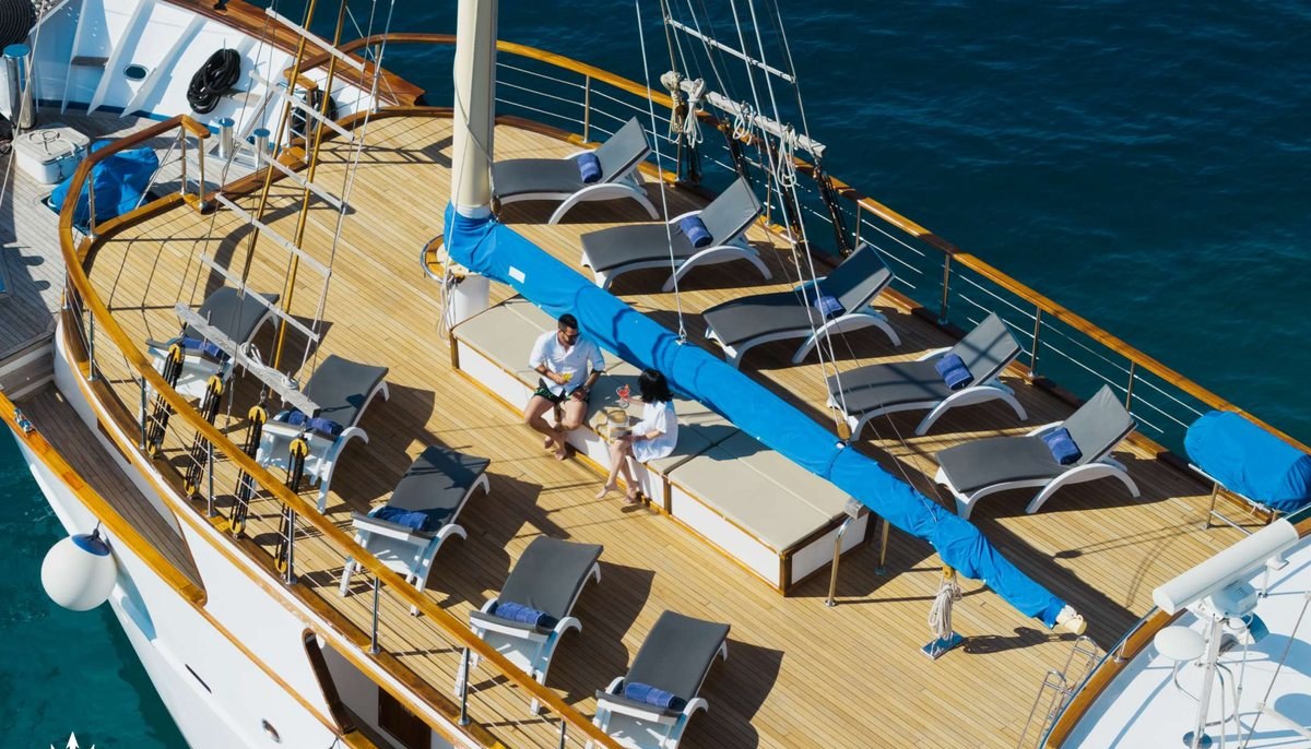 MENDULA yacht charter 3