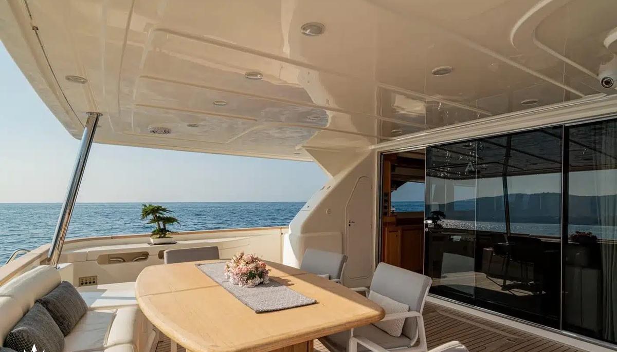 EOLIA yacht charter 5