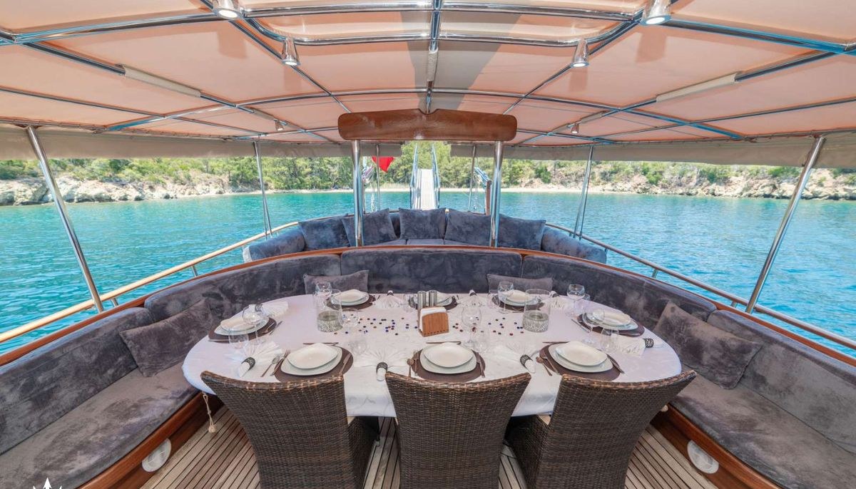 SEMA TUANA yacht charter 5
