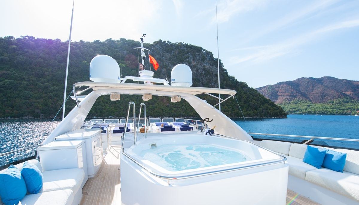 STELLA FIERA yacht charter 3